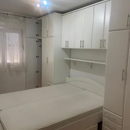 Lav Apartment *